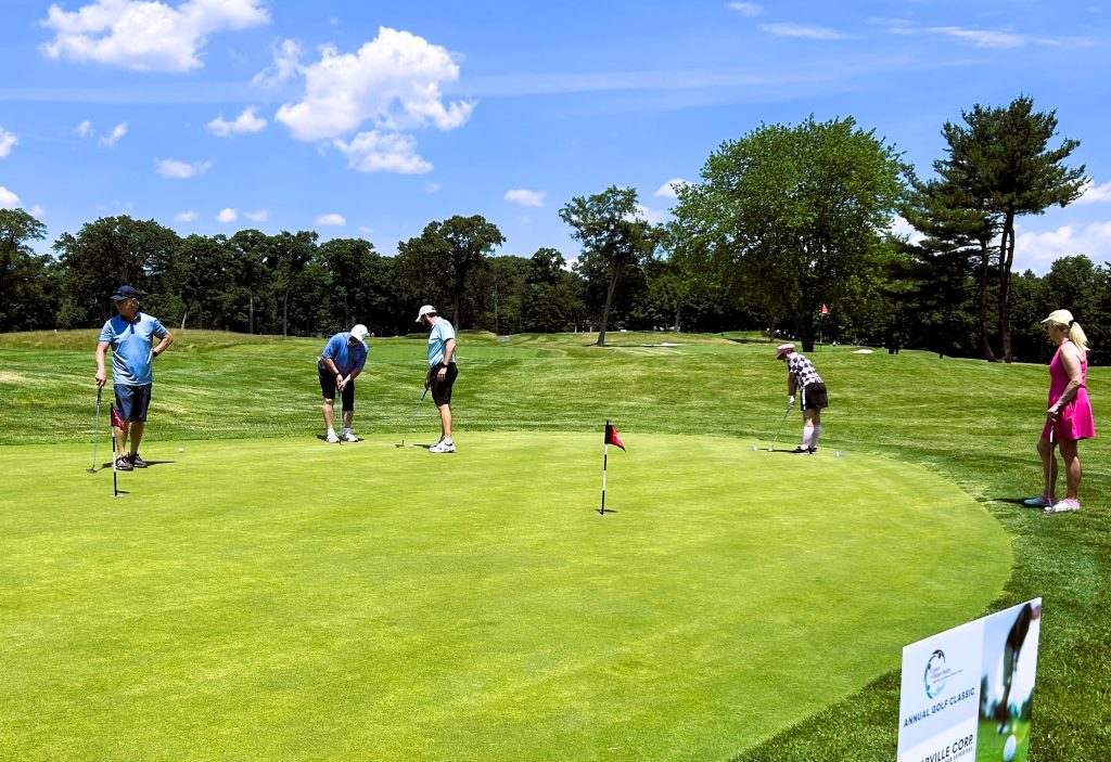 putting green contestants waiting in putting green