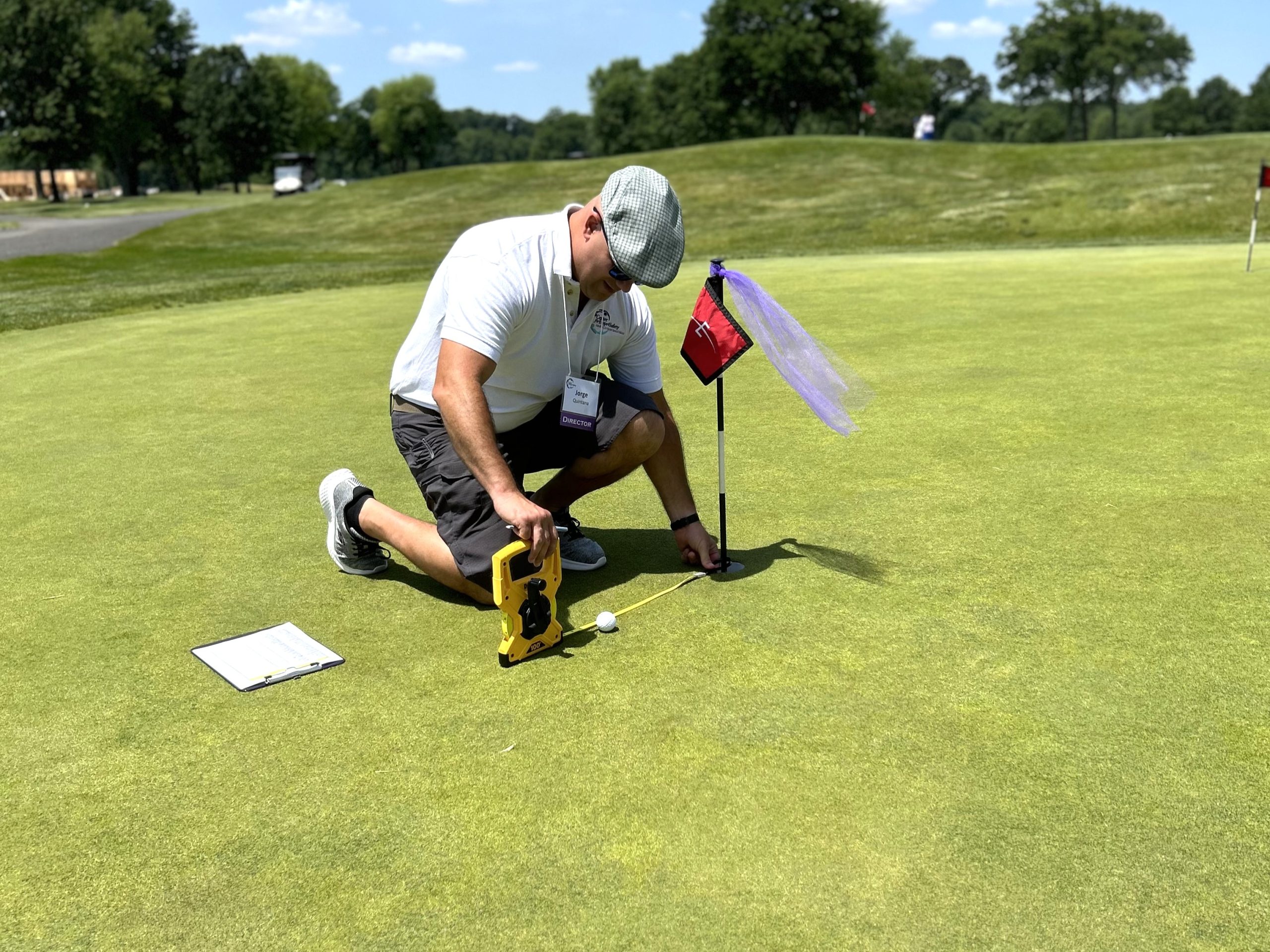 measuring distance of ball to putting hole
